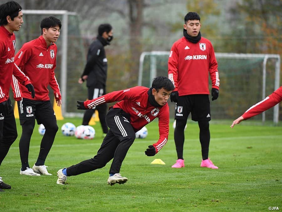 日本サッカー協会さんのインスタグラム写真 - (日本サッカー協会Instagram)「【2020.11.11 Training②📸】  チームでのトレーニング後は各自が個別トレーニングを実施。シュートトレーニングを行う選手、クロスの精度を高めようと何度も蹴り込む選手、対人の守備のプレーを確かめる選手、それぞれが課題を克服するため、あるいはストロングポイントをさらに強化するためにトレーニングに取り組んでいました。  チームは翌12日（木）、試合会場となるStadion Graz Liebenauにてトレーニングを行い、13日（金）に行われるパナマ代表との一戦に臨みます。  ⌚11/13(金)23:15KO 🆚パナマ🇵🇦 📺フジテレビ系列 ⌚11/18(水)5:00KO 🆚メキシコ🇲🇽 📺NHK BS1 ※いずれも日本時間  📹チームに密着した映像 #TeamCam は公式YouTubeチャンネル #JFATV で配信中  #daihyo #jfa #新しい景色を2022」11月12日 11時57分 - japanfootballassociation
