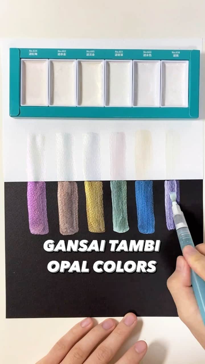 のインスタグラム：「顔彩耽美オパールカラーズ6色セットのカラーチャート！  光の当たり具合によって色が変わる！？とっても不思議な顔彩です。  今まで描いたことのないテイストの絵が描けるかもしれません！  The color changes depending on how the light hits it.  It’s a very strange painting tools.  You might even be able to draw something you’ve never drawn before!  Product: 顔彩耽美オパールカラーズ6色セット/KURETAKE GANSAI TAMBI “Opal Colors” 6 colors set  #gansaitambiopalcolors #opalcolors #顔彩耽美オパールカラーズ #kuretake #kuretakezig #呉竹 #zig #kuretakegansaitambi  #gansaitambi #顔彩耽美 #顔彩　#watercolor #watercolorpainting #kuretakewatercolors #madeinjapan #watercolorink #uniqueproducts #illustration #artwork #illustrator #design #drawing #artist #colorchart #colorgram」