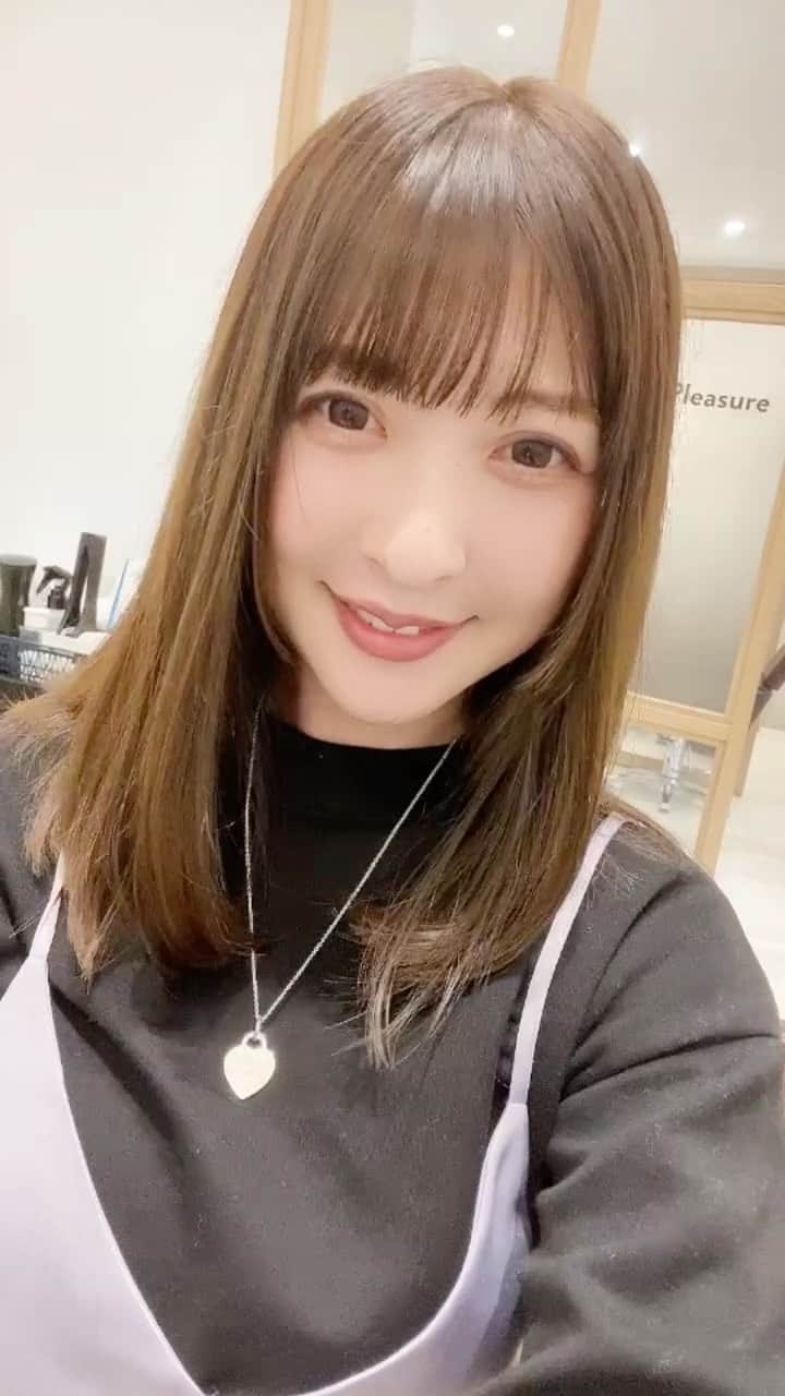 のインスタグラム：「髪の毛きった！  #フォローしてね #ポートレート #グラビア #グラドル自画撮り部 #自撮り女子 #自撮り界隈 #髪質改善 #美髪  #ootd #portrait #model #gravure #idol #japanesegirl #photooftheday #좋아요 #팔로우환영 #팔로미 #오오티디 #옷스타그램 #셀피 #粉我」