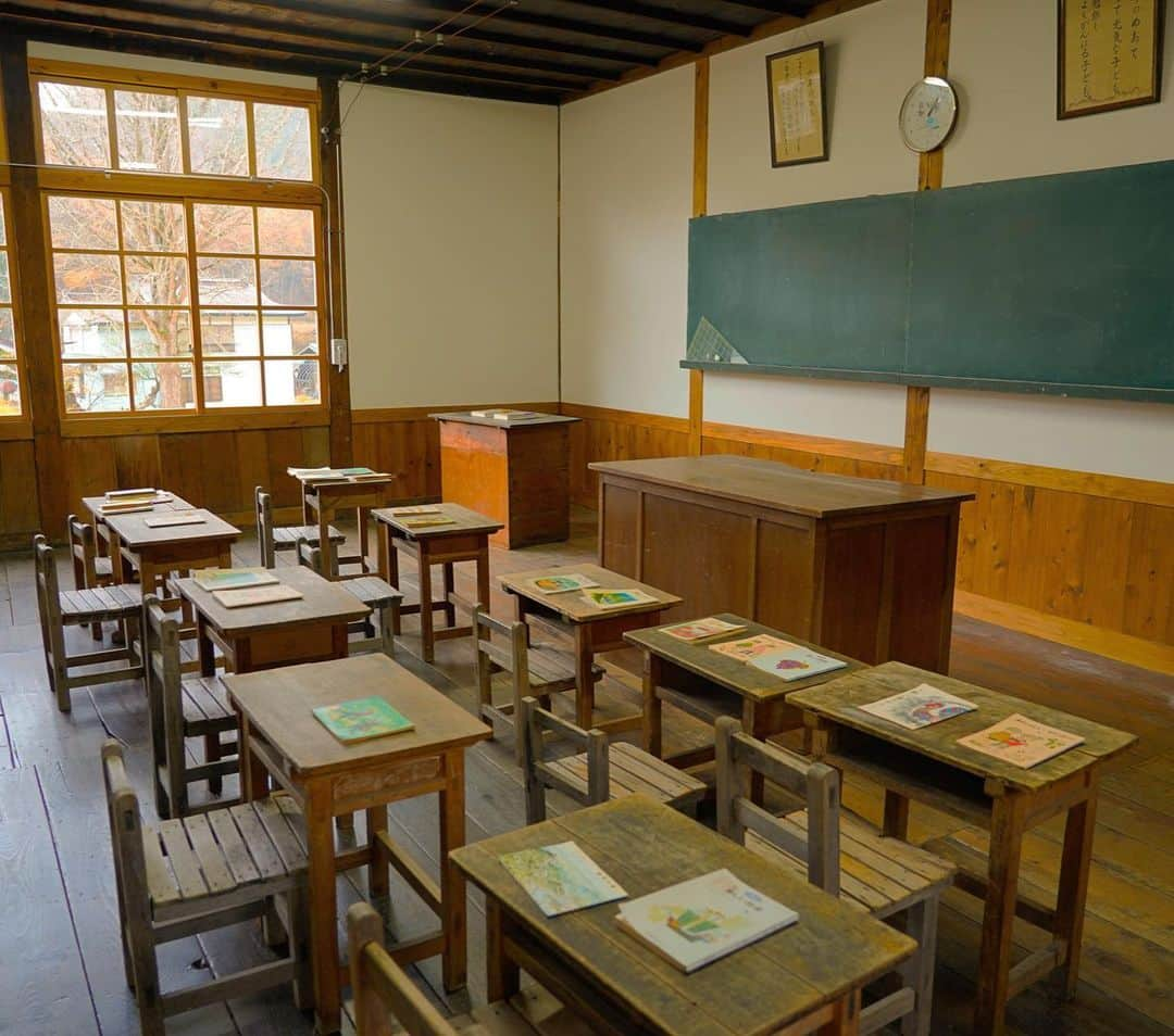 Rediscover Fukushimaさんのインスタグラム写真 - (Rediscover FukushimaInstagram)「Explore a Historic, Abandoned Elementary School + Gluten Free Cafe!😋✨  This 80+ year old Elementary school has been preserved beautifully, and it’s been used as a film set and now it’s a museum! It’s called Kuimaru Elementary School! 🥰  Walk the halls, reminisce about your own school days, imagine how it would’ve been to go to school here. ✨🥰  What was your favorite class in elementary school and why?  The wooden building and furnishings make the whole place feel warm and welcoming.   After you get tired of exploring, check out the gluten free cafe next door that makes dishes with 100% buckwheat (soba) flour. Healthy, delicious, fantastic. 😋 Swipe to see what I ate〜💕  ✨Learn more on our website:  https://fukushima.travel/destination/kuimaru-elementary-school/324  ✨and Facebook:  @ Travel Fukushima Japan  🏷 ( #oldjapan #oldstyle #vintagejapan  #Japan #Fukushima #VisitFukushima #Japan #Travel #Schooldays #Vintagetextbook #Nostalgic #ShowaEra #Showamura #昭和村　＃小学校　#AbandonedJapan #Renewal #School #ElementarySchool #History #kuimaruelementaryschool 　＃喰丸小 ＃#喰丸小学校 #Fukushimagram #Aizu ＃会津　＃福島県　#glutenfree #glutenfreefood #japanesefood #soba #foodie #foodgram #japanesefoodlover #japanesefoodculture ）」11月12日 17時36分 - rediscoverfukushima