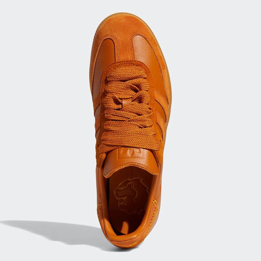 HYPEBEASTさんのインスタグラム写真 - (HYPEBEASTInstagram)「@hypebeastkicks: @jonahhill and @adidasoriginals‘ Samba collaboration has surfaced in a new “Craft Ochre/Tech Copper/Ecru Tint” colorway. Made from premium leather with suede panels, the shoe features “Craft Ochre” stitching on the heel, the unique hand-scrawled Samba moniker and Hill’s initials on the heel tab, as well as a yellow tiger head on the leather-lined insole. Joining the sneaker is a never-before-seen capsule collection comprising puffer jackets, chino trousers, and sports shorts. Check it all out via the link in our bio. The collaboration is set to release on @adidas’ website on November 13, then at retailers like @hbx on November 14. Photo: adidas」11月12日 12時21分 - hypebeast