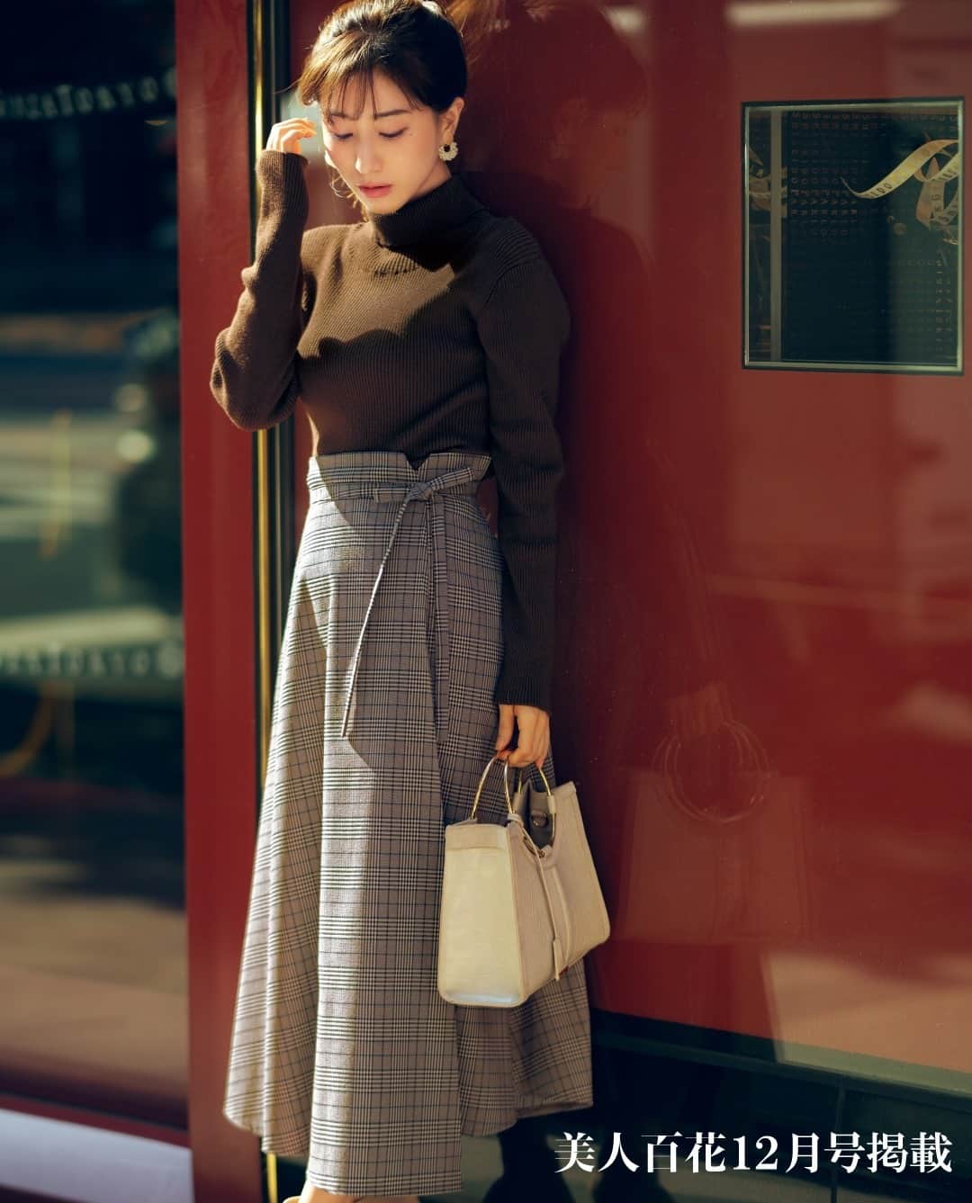 ノエラさんのインスタグラム動画 ノエラinstagram 美人百花 12月号掲載 田中みなみ さんが着る ニュアンスカラー で冬 映えレディコーデ マーメイドウールコート 42 900円 税込 ショートダウンコート 29 700円 税込 フロッキー