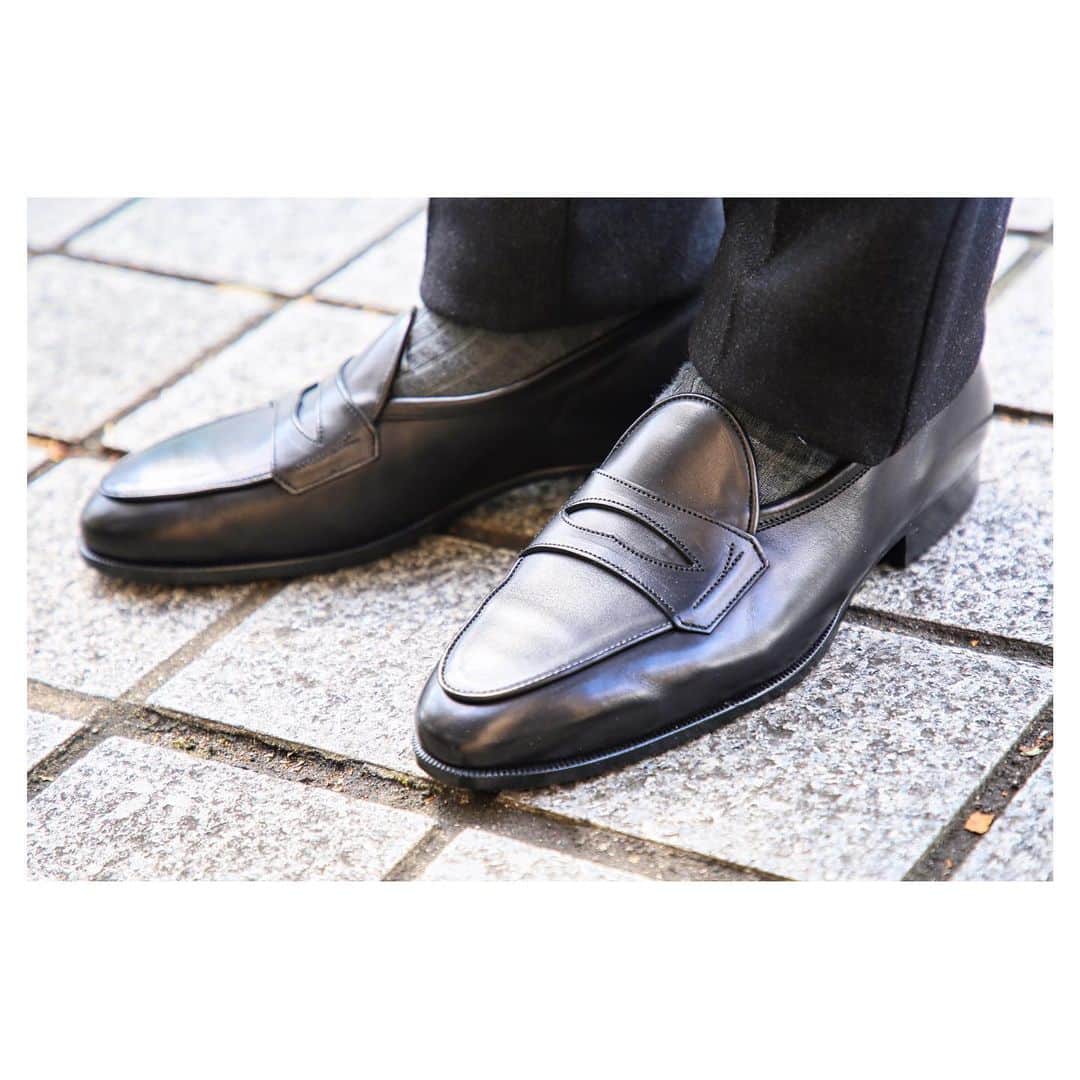 ストラスブルゴさんのインスタグラム写真 - (ストラスブルゴInstagram)「高級なハンドメイド ベルジャンシューズを現代的に進化させた「サガングランド」コレクション。素材には、丈夫で肌馴染みのよいカーフレザーを採用しており、ブランドのアイコンとも言えるベルジャンシューズ同様に、快適な履き心地です。  Pants：PT TORINO ¥37,000+tax﻿ 商品コード：1049520105020﻿ ﻿ Shoes：Baudoin&Lange ¥128,000+tax﻿ 商品コード：1150120121002」11月12日 12時29分 - strasburgo_mens_official