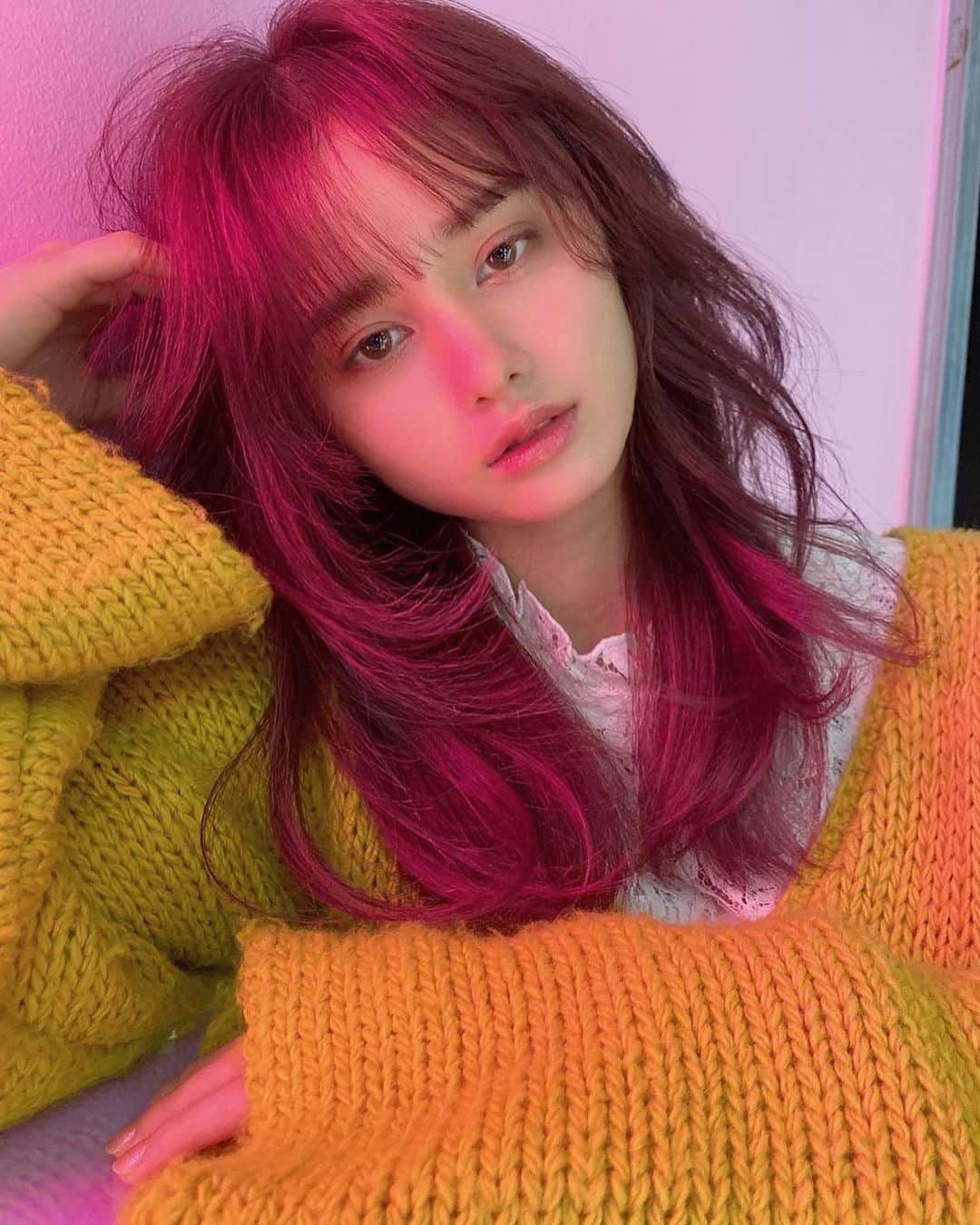 のインスタグラム：「. < SHIMA HITHAIR -November- > . [ pyramingo pink]  ピラミンゴのローズピンクでカラー♡ . ◆担当:HARAJUKU店 清川 頌子 @shokokiyokawa  ◆menu:カット＆2ブリーチ＆カラー ◆使用スタイリング剤：#seekmoisture @shimaproduct_official . ◆model: emily . @shima__harajuku #shimaharajuku #shima #shimahithair」