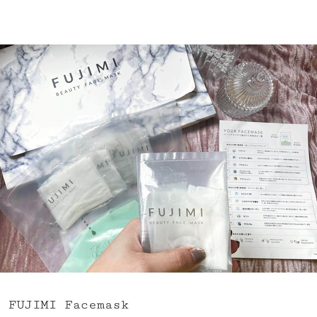 金城優華のインスタグラム：「季節の変わり目 自分専用のマスクは心強い。  FUJIMI @fujimi_official の パーソナライズフェイスマスク。  いくつかの質問に答えるだけで 自分に合う成分と好きな香りが楽しめるので香りフェチの私には嬉しい♡  敏感肌で 色々と試して辿り着いた FUJIMI製品。  サプリも愛用してますが フェイスマスクも マスク取った瞬間モッチリ肌。 毎日使いたいくらい良かったのでリピート。  使う前に 下の美容液を上のマスクに ギューっと絞って染み込ませる事で 新鮮な美容液がマスクに浸透するんです♡  週一の楽しみスペシャルケア☘︎︎ この小さなご褒美アイテムが あるから 1週間ハリある生活出来る!! 心も身体もお肌も。  色々と試してきた私ですが…  今のところ  私のスキンケアシリーズの 一軍メンバー。  #fujimi  #fujimiフェイスマスク   #パーソナライズマスク  #美容  #pr  #大人 #スキンケア」