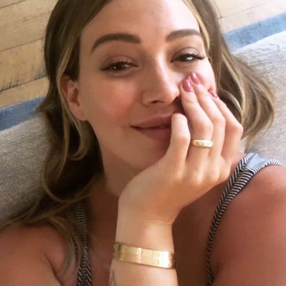 E! Onlineさんのインスタグラム写真 - (E! OnlineInstagram)「Hilary Duff is coming clean about the biggest misconceptions she had about sex when she was younger—and honestly, we've been there. 😂 Link in bio for her extremely candid talk on "Lady Parts."(📷: Instagram)」11月12日 13時02分 - enews