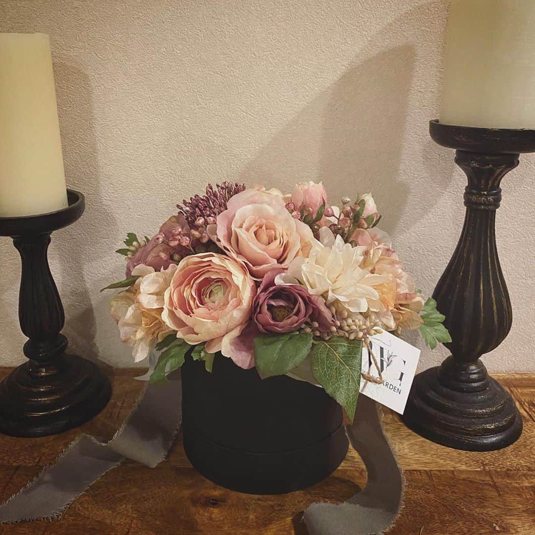 畑野ひろ子のインスタグラム：「@willgarden_official  ご依頼いただきました、アーティフィシャルフラワーbox🌸  #flowers #artificialflower #gift #boxflower #willgarden」
