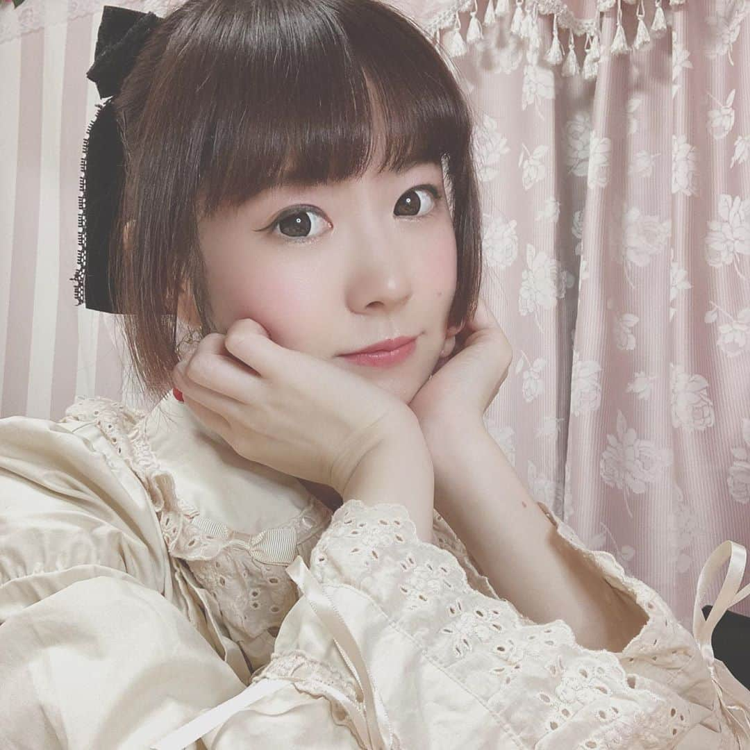 永井杏樹さんのインスタグラム写真 - (永井杏樹Instagram)「お金の話いっぱいした💰 お金も幸せも両方大事だね😁 #アンジェルロリータ  #ロリータ #lolitafashion #ロリータファッション #classiclolita #softlolita  #sweetlolita  #ロリィタ  #永井杏樹 #えぐる #民族ハッピー組  #hatihatitechno #アイドル」11月12日 13時21分 - anju914_mh