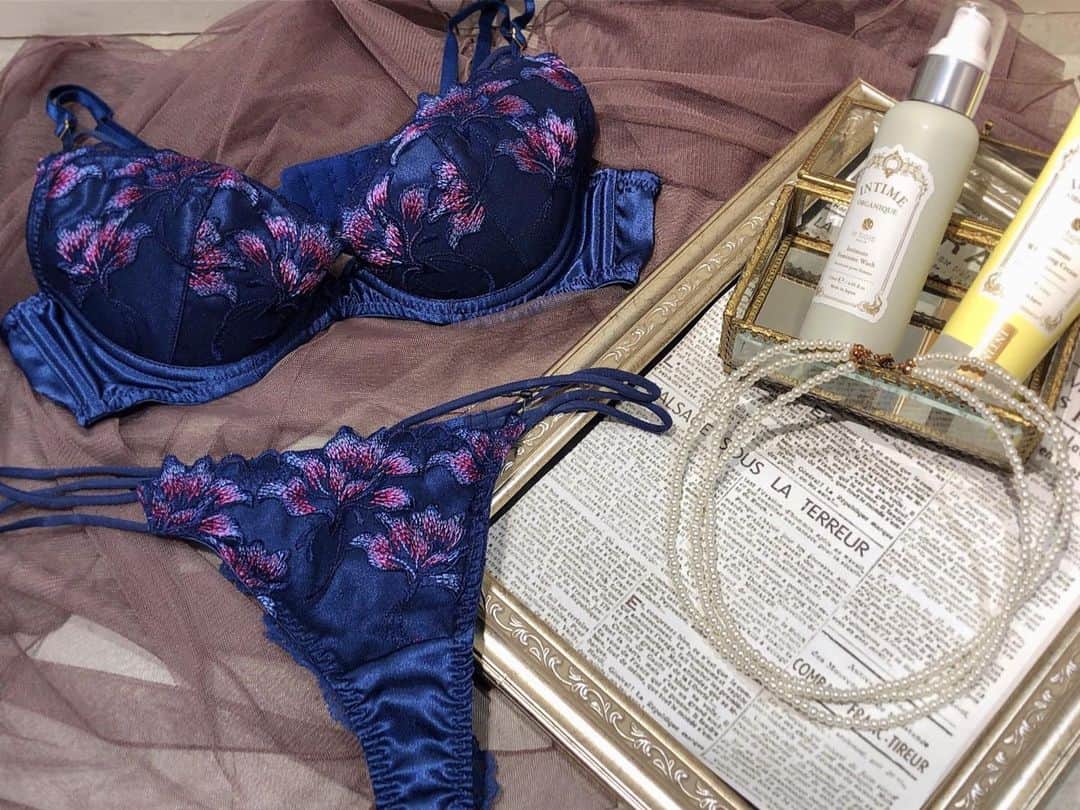 Ravijour札幌4丁目プラザ店のインスタグラム：「#onsale   きれいな色合いのランジェリー #デコルテコードグラマーアップ単品ブラ  のご紹介です💁🏼‍♀️ 詳しくはブログへ✈  #ラヴィジュール #ravijourstaff  #ravijour_official  #ravijoursapporo」