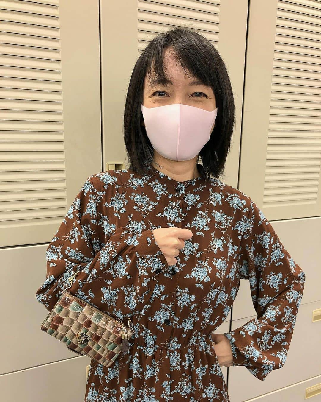 CBCテレビ アナウンス部さんのインスタグラム写真 - (CBCテレビ アナウンス部Instagram)「【今日の由香さん】  アナウンス部のおしゃれ隊長 #加藤由香 アナウンサー⭐  今日はスマホケースとお洋服が ぴったり合っていますドレス  #cbc #cbcテレビ #アナウンサー」11月12日 13時23分 - cbc.announcer