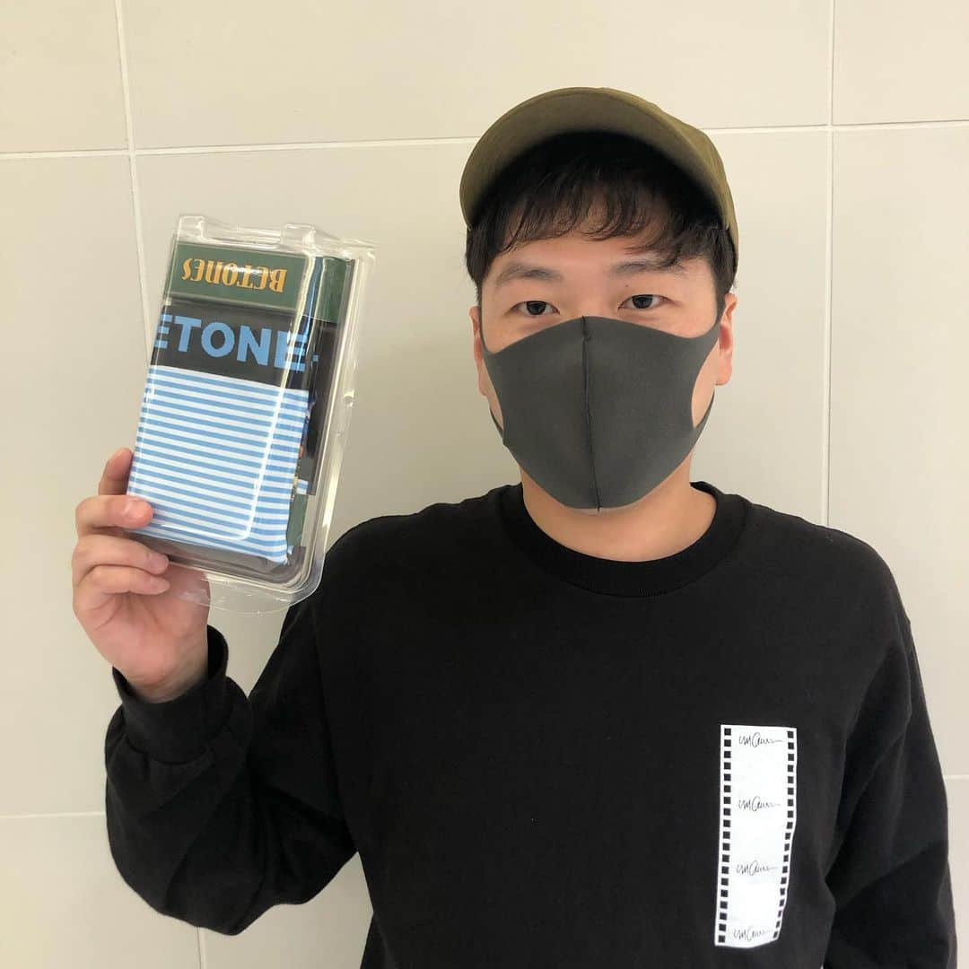 羽尻紘規のインスタグラム：「ビスブラの原田に484日遅れで誕生日プレゼント貰いました🎁 ありがとう」
