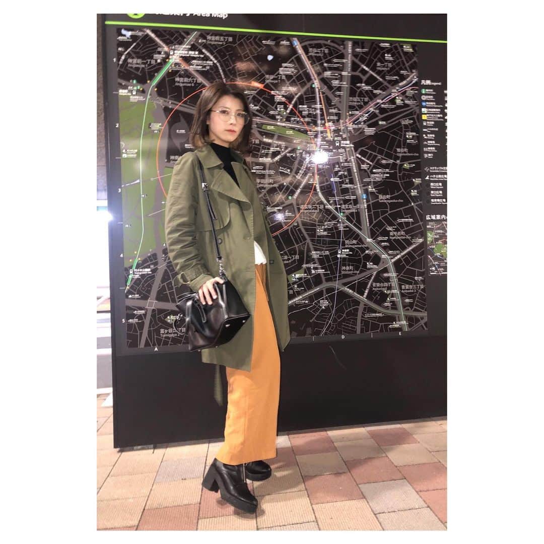森脇加奈子のインスタグラム：「🍃  写真撮ってもらえる時に限って緑と黄色着てるのかな、ってくらい緑と黄色だらけ！笑  全身の写真、苦手なんですがちゃんと写れるようになりたくてみもりんを付き合わせてしまいました ありがとうみもりん… @drumimorin   #きゃなこーで #あやのちゃんに触発されて欲しくなったデカ丸眼鏡」