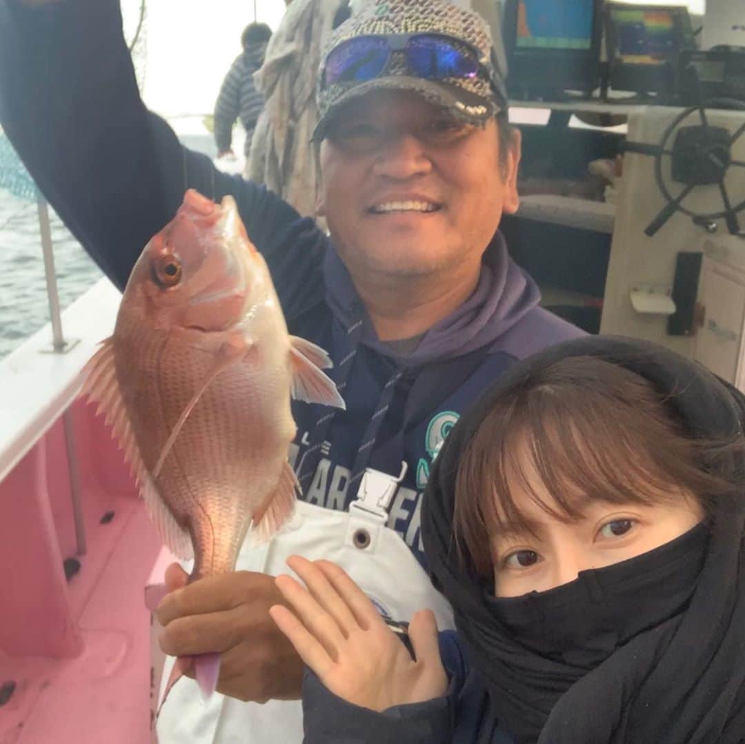 のインスタグラム：「数日前の真鯛釣り❤️ カヅさん、釣りのYouTubeチャンネル始めるらしい🤣 釣り好きの方は、ぜひ‼︎👀🙇🏻‍♀️🙏 #鯛釣り#🎣 #イナダが釣れちゃって…#大魔神#インスタのフォローもお願いします  #🙏 #instagood #fishing #釣り好きの人と繋がりたい#🐟#🌊」