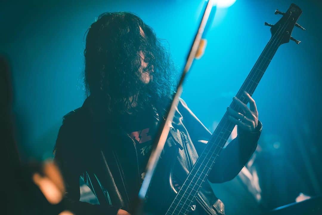 のインスタグラム：「昨日は #ベースの日  2020.11.11 渋谷CYCLONE レイザーラモンRG with あるあるメタルオールスターズ  photo by @litchi_lp」