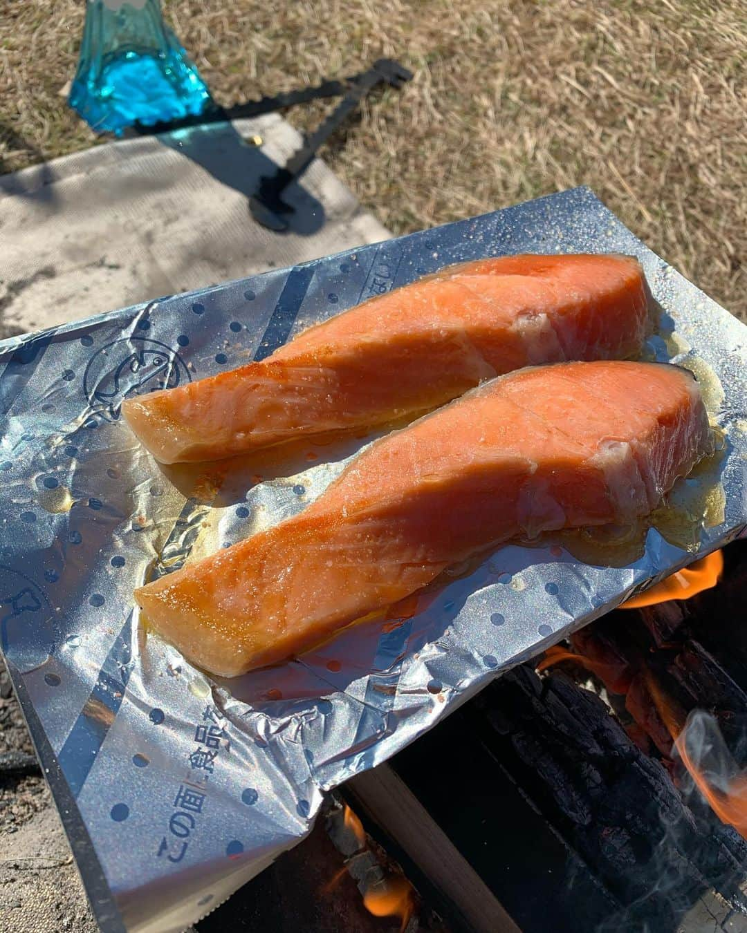 平田裕一郎さんのインスタグラム写真 - (平田裕一郎Instagram)「先日、仲間達とキャンプに行ってきたよ。 富士山がドデカくて、 めちゃくちゃ綺麗でした。 空気も澄んでて、 癒されました。  肉や魚介焼いたりしてね！  キャンプって買い出しの時から楽しいね！ テント張って、 火を起こして、 沢山話して、笑って、 最高のキャンプになりました。  今回の食材で1番高いのが トマトでした。笑  誰やこのトマト選んだの！！笑  めちゃくちゃ高級やないかい！笑  でもマジで美味しかった😁  夜は寒くて心折れそうだったけども、、  次はもっとキャンプの事、勉強して行こう！  キャンプって最高なんだね。  #キャンプ  #富士山 #BBQ #仲間 #思い出」11月12日 14時06分 - yuichiro_hirata