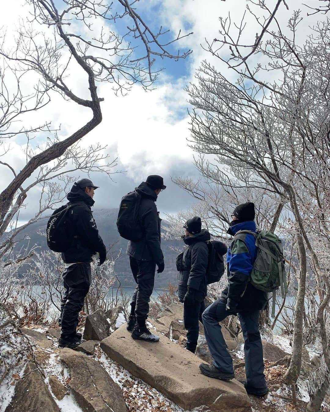 西川俊介さんのインスタグラム写真 - (西川俊介Instagram)「▼ 地元の仲間たちとの一枚🚶‍♂️🚶‍♂️🚶‍♂️🚶‍♂️🚶‍♂️🗻 #赤城山 #黒檜山駒ヶ岳縦走 #登山」11月12日 14時12分 - shunsukenishikawa_official