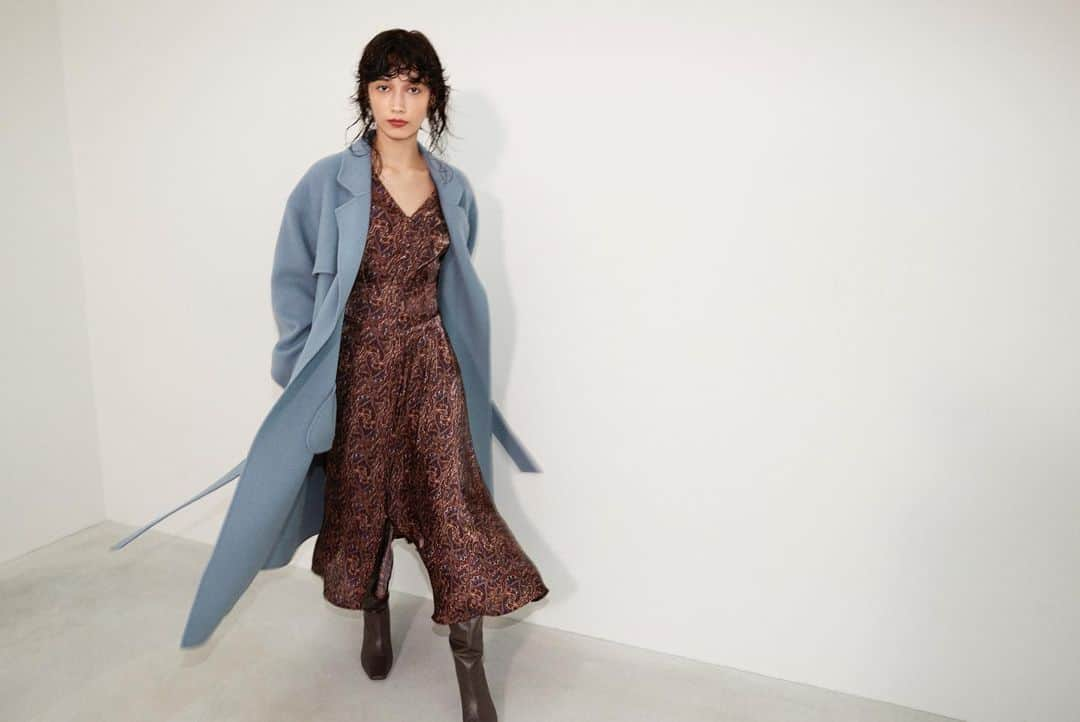 フレイアイディーさんのインスタグラム写真 - (フレイアイディーInstagram)「【2020 Winter Collection 】 2020 Winter CollectionのWEBカタログより  Coat ¥49,000+tax Dress ¥22,000+tax Shoes ¥20,000+tax ストーリーズアーカイブの2nd Collection よりご覧いただけます。  Height:165cm Size:1 #frayid #2020wintercollection」11月12日 14時25分 - fray_id