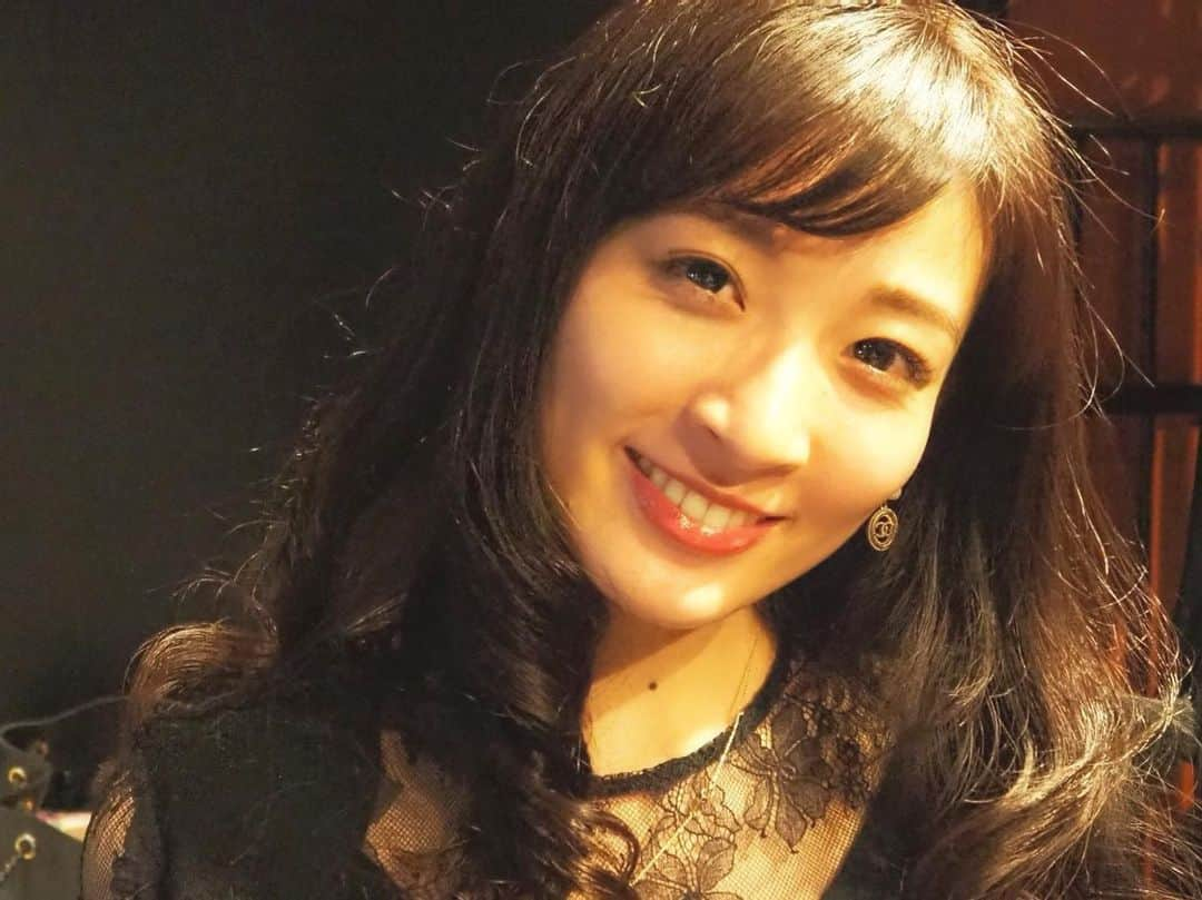 福田朱子のインスタグラム：「‪最近いろーんなことを思って心が大荒れしたり‬ . . ‪そんな中でこの台本と心を近づけていくのは少し‬ . ‪難しかった‬ . . ‪私個人的な感覚ではね！‬ . . ‪でも‬ . ‪お仕事がとても楽しかったり‬ ‪ファンの皆様が支えてくれて‬ . . ‪今日も会場に向かえる‬ ‪ありがたい‬ . . ‪どう表現できるか‬ ‪不安とワクワクの初日‬ ‪楽しみだ‬ . . . 30歳最後の芝居！仕事！ . 12(木)20:30〜 14(土)16:30〜 15(日)13:30〜 各回約35分 . 新井薬師駅徒歩5分 スペシャルカラーズでお待ちしてます！！ . . 先日イベントでも一緒で、本日同じく初日を迎える、 飯田來麗(@iida_raura ちゃんが撮ってくれた写真✨ . . #一人芝居 #うぶ声 #うぶ声女版」