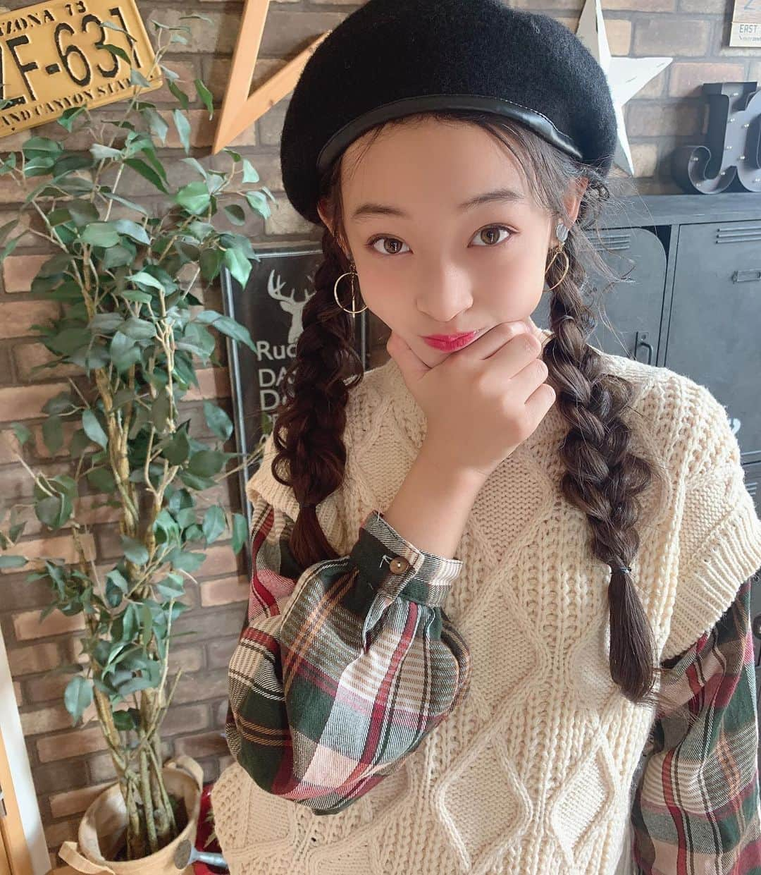 乃江咲綾さんのインスタグラム写真 - (乃江咲綾Instagram)「この服可愛い💕 たまにはナチュラルな感じのカジュアルに✨　@shantihearts で販売中です❣️  150cm 160size着用中✨✨ #shantihearts  #韓国子供服#キッズコーデ#キッズファッション#韓国ファッション#海外子供服#プチプラ#プチプラコーデ#セレクトショップ#可愛い#オシャレ#子供服#乃江咲綾#cuugal#キューガル#saayacode #kidsmodel #kidsstyle #kidsfashion #insagramer #instalove #instagood #ig_kids #happy #enjoy #smile #follow #followme」11月12日 15時16分 - saaya_saaya0906