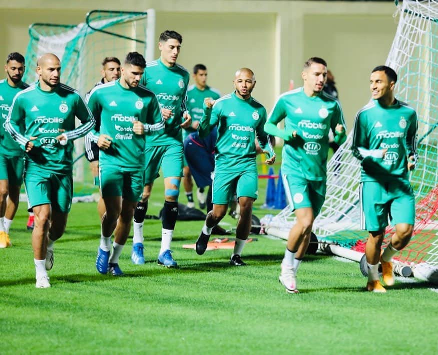アドレーヌ・グェディウラのインスタグラム：「One team, one dream 🇩🇿☝️⚡️💥  #FihaKheir #InchaAllah #NoDahk #TeamDZ #MamaAfrica」