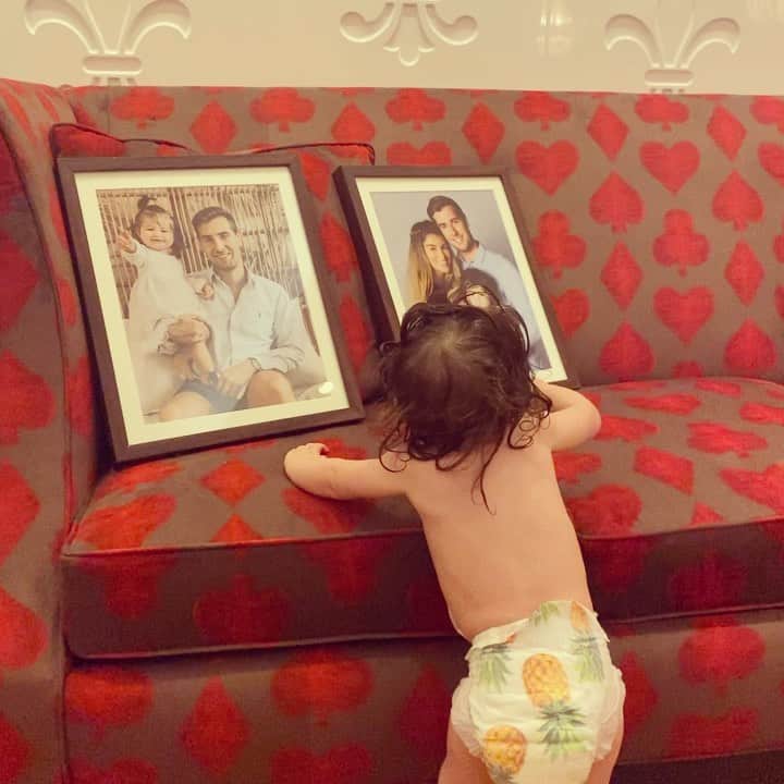 エイミー・ウィラートンのインスタグラム：「So glad all that time in the womb taught you my name babes 💩#dada #soundon♥️」