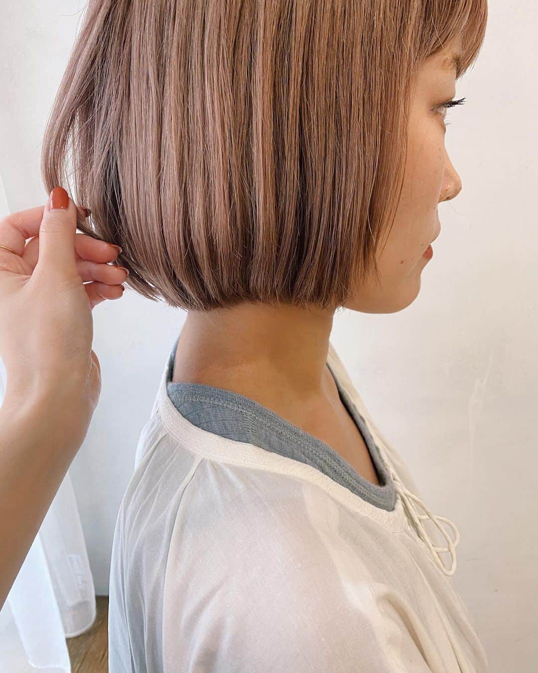のインスタグラム：「.﻿ 色落ちも綺麗なパールベージュ✌🏻﻿ ﻿ #mihoc_work #haircolr #ブリーチ #ヘアブリーチ #ケアブリーチ」