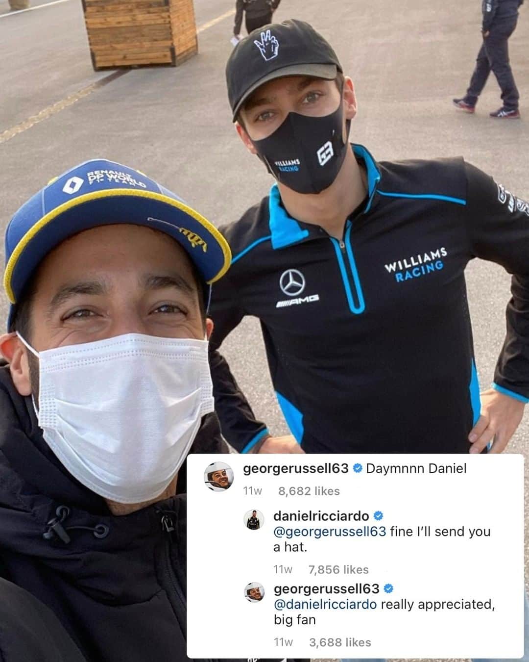 F1さんのインスタグラム写真 - (F1Instagram)「George finally got his hat! 🙌  #GeorgeRussell #Ricciardo #F1 #Formula1 #TurkishGP @georgerussell63 @danielricciardo」11月13日 2時43分 - f1
