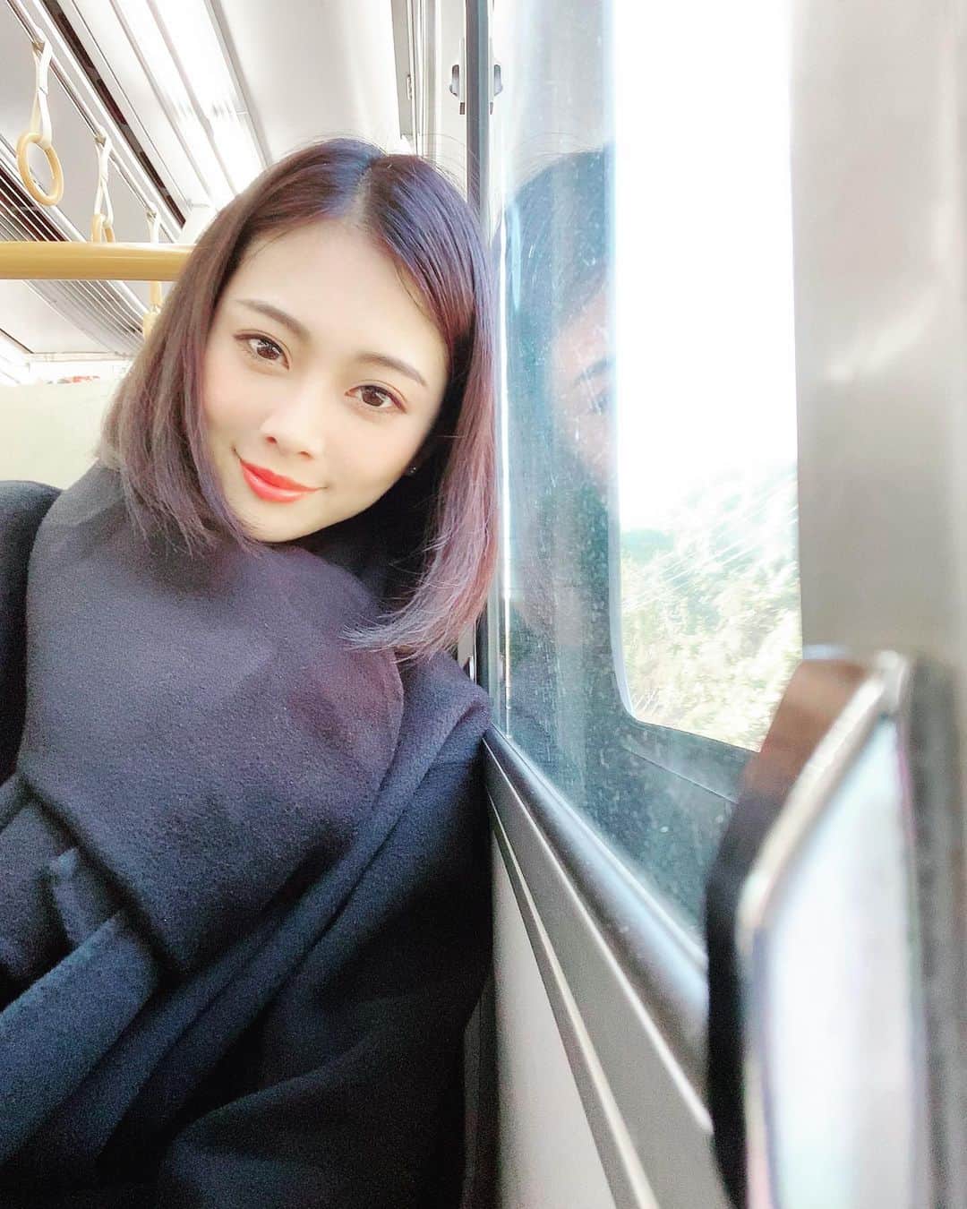 和田安佳莉のインスタグラム：「お手本の星空と 泣けちゃうくらい美しい朝焼け 心が振れる瞬間に沢山出会えるから この仕事が好きだ。 . そして何より作ることは尊い。 手間と想いと経験の蓄積を形にすることの価値と重み。 改めて有り難くおもう。 . #撮影 #女優 #モデル #役者 #model #切り取ってよ一瞬の光を #閃光少女 #こういうことを #生徒にも伝えたい」