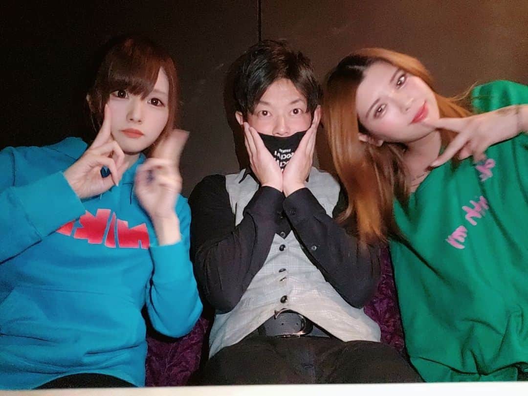 坂口杏里のインスタグラム：「Bar Cachette (カシェット) 東京都新宿区歌舞伎町2-11-7 メトロビル4階 営業時間 1:00～7:00  お待ちしてますん💕 男性１時間3000円 女性１時間1500円 （飲み放題）  現在お待ちしてます😊」