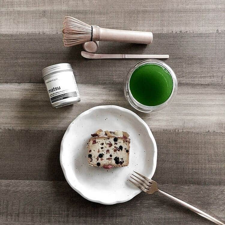 Matchæologist®さんのインスタグラム写真 - (Matchæologist®Instagram)「Tag your friends who would totally enjoy an afternoon matcha tea 🍵 with homemade fruit cake 🍪! Thanks to @anzu.kawaii for sharing with us this beautiful #MatchaRitual featuring our Matcha #Brewing Kit! 🍵 . If you are interested in learning more about matcha and the art of the Japanese tea ceremony in the comfort of your own home, we highly recommend our Matcha Brewing Kit. The kit features our signature Matsu™ artisanal matcha — perfect for ceremonial tea preparation. 🌿 . 👉 Click our bio link @Matchaeologist to embark on your #MatchaRitual journey today! 🍃 . Matchæologist® #Matchaeologist Matchaeologist.com」11月13日 1時23分 - matchaeologist