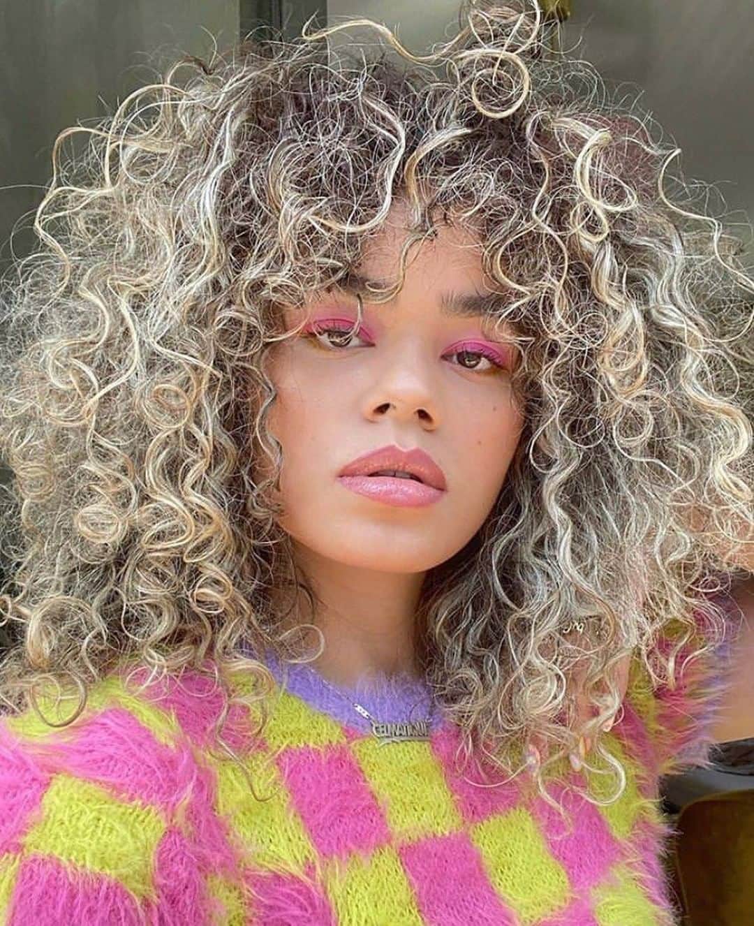 ghd hairさんのインスタグラム写真 - (ghd hairInstagram)「CURL QUEEN 😍✌️ Add definition to natural texture using the ghd helios & diffuser attachment ✨ Complete your curls by using the ghd smooth and finish serum to nourish ends 🙌 @thewindowamsterdam   #ghd #ghdhairpro #naturaltexture #hairgoals #hairinspo #hairinspiration #curlyhair #hairstyling #waves #naturalhair #blondecurls #ghdhelios #ghddiffuser #ghdsmoothandfinishserum」11月13日 1時25分 - ghdhair