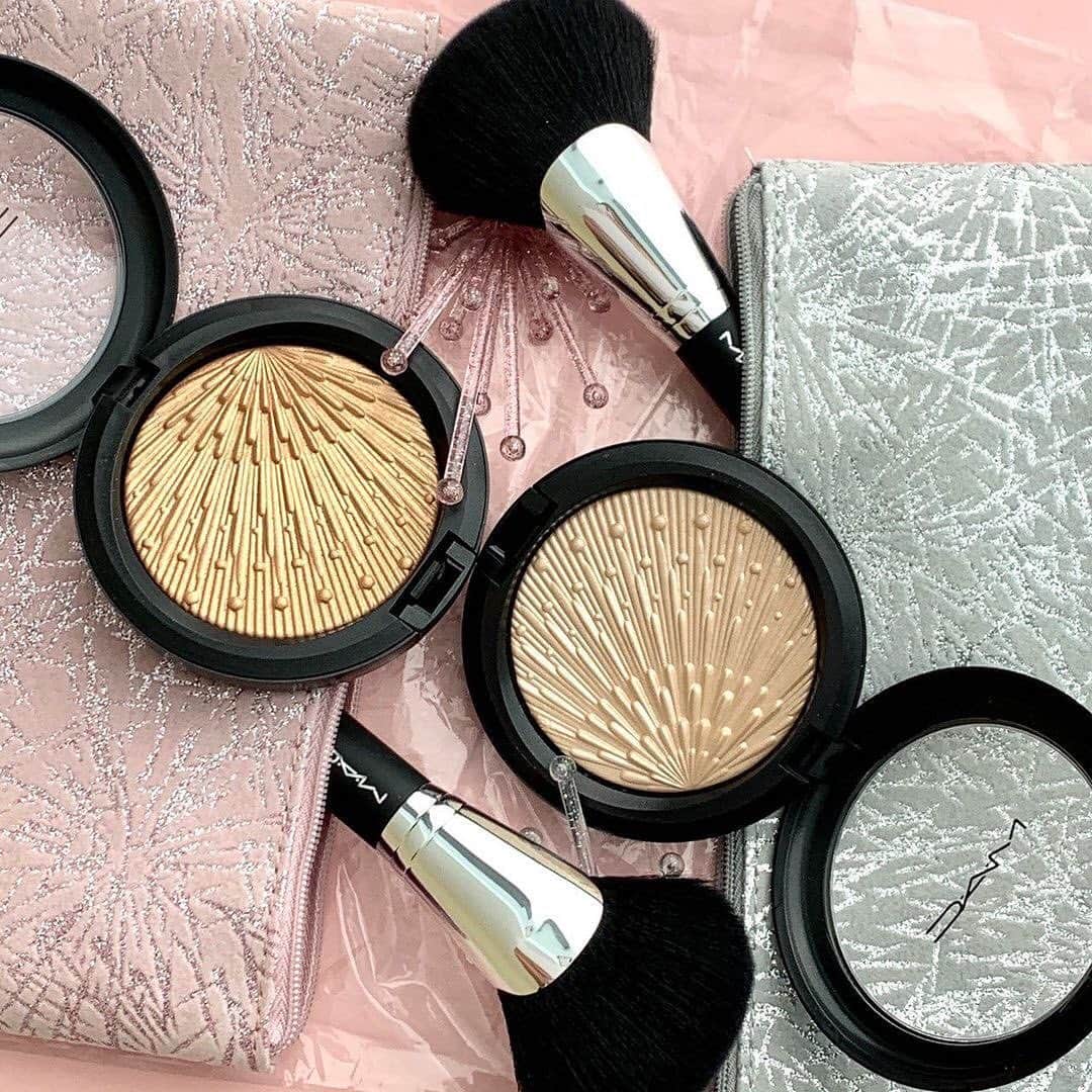 M·A·C Cosmetics UK & Irelandさんのインスタグラム写真 - (M·A·C Cosmetics UK & IrelandInstagram)「"the perfect gift doesn't exi..."🎁  SHOP limited-edition Firelit Kit in Champagne or Gold  Stephanie wears shade Champagne and we're OBSESSED✨  The #MACFrostedFirework collection is here to keep you SHINING throughout the season  What's your favourite from the collection?👇  #MACFrostedFirework #FrostedFirework #MACCosmeticsUK #MACCosmetics #MACHighlight #MACChristmas #MACHoliday #MACGifts #BeautyGifts」11月13日 1時31分 - maccosmeticsuk