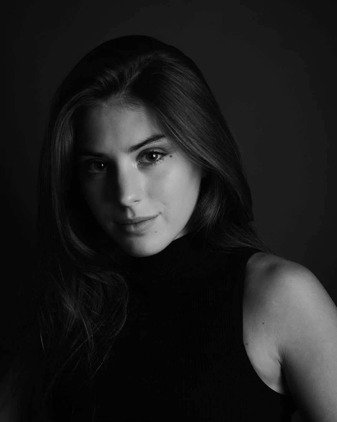 Maria Tarabanskayaのインスタグラム：「Ищите красоту во всём, что касается вас, вместо того что-бы ругать и клеймить себя, потому что вы не похожи на всех остальных 🕊」