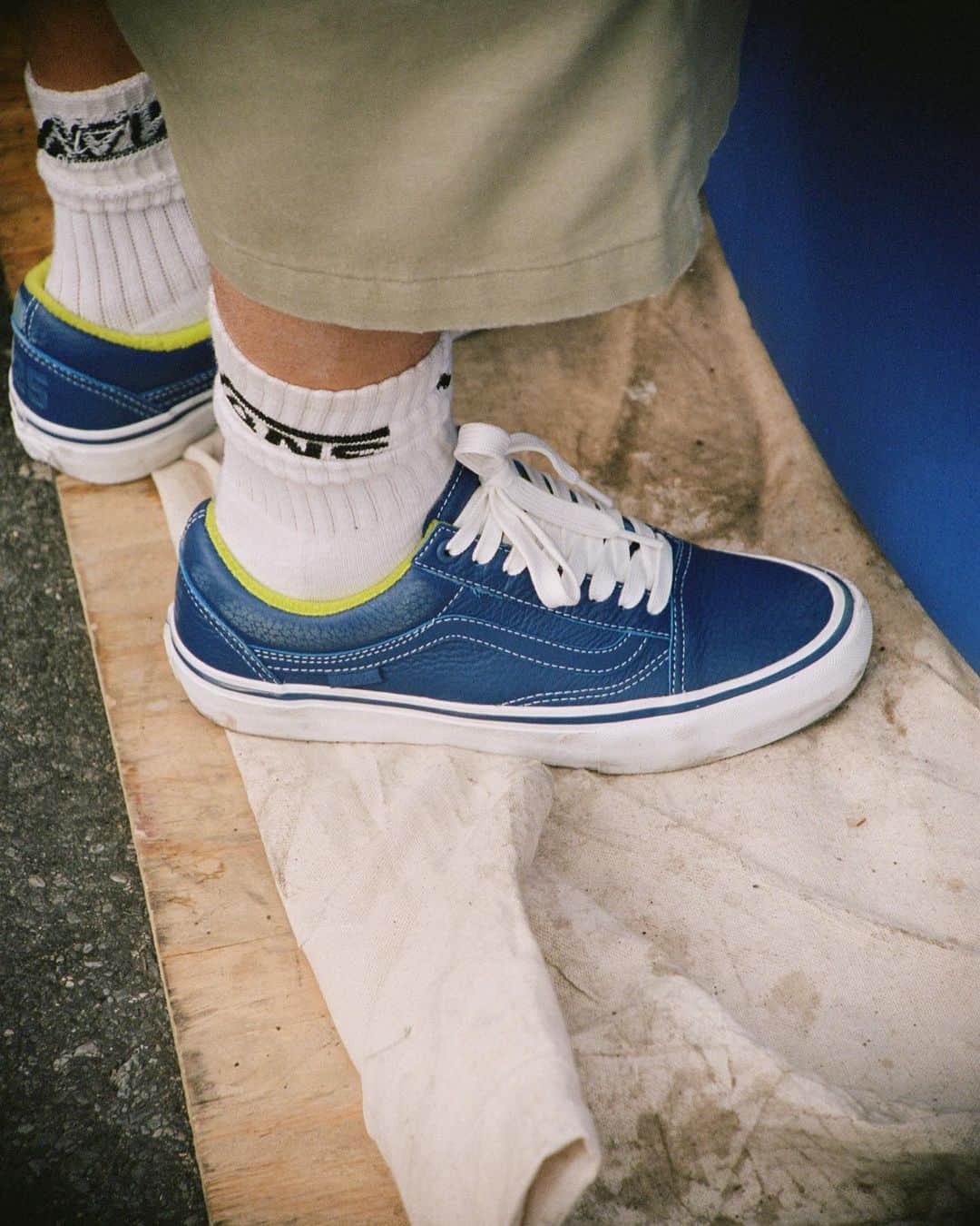 Vans Skateさんのインスタグラム写真 - (Vans SkateInstagram)「The @Vans x @Quartersnacks collection now available! Throw it back to the 90s at quartersnacks.com and at your local authorized Vans retailer. 📷: @MarkCuster」11月13日 1時42分 - vansskate