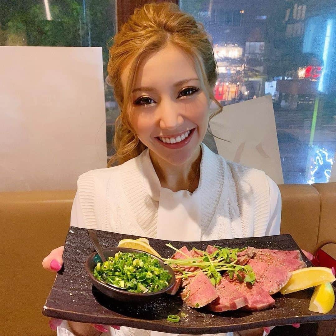 おなぎのインスタグラム：「おなぎとおにく🍖🍖🍖  #おなぎとお肉は同じ発音です ＃錦#gotoeat #肉#食スタグラム #キャバ嬢あるある  #キャバ嬢ヘアメイク  #キャバ嬢life  #キャバ嬢とデート」