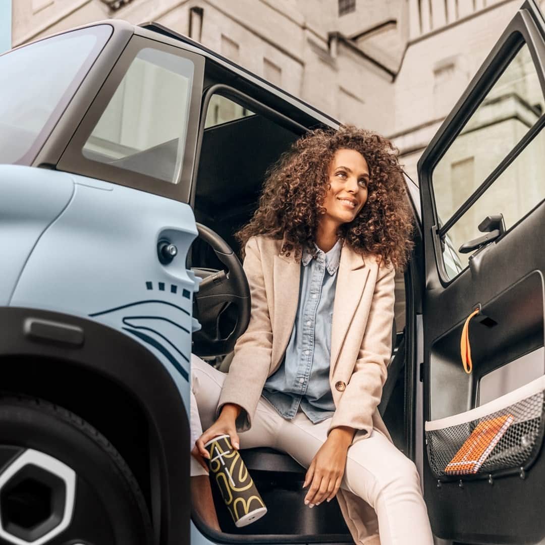 Citroënのインスタグラム：「With the panoramic sunroof of Citroën Ami –100% ëlectric, enjoy dazzling sights of the rooftops of Paris. Order your AMI right now at store.citroen.fr/ami (link in the bio👆🏻). #CitroënAmi #ËlectricforAll #InspirëdbyYouAll #Mobility #UrbanMobility #Urban #Car #Instacar #CarofInstagram #Lifestyle #Electric #Design #City #Fashion」