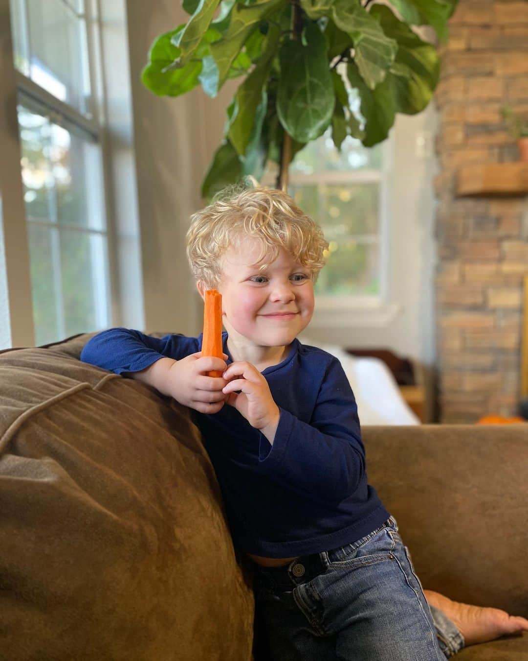 ジェッサ・ダガーさんのインスタグラム写真 - (ジェッサ・ダガーInstagram)「I’ve yet to meet a child who loves fruits and veggies more than he does. 💙🥕」11月13日 1時57分 - jessaseewald