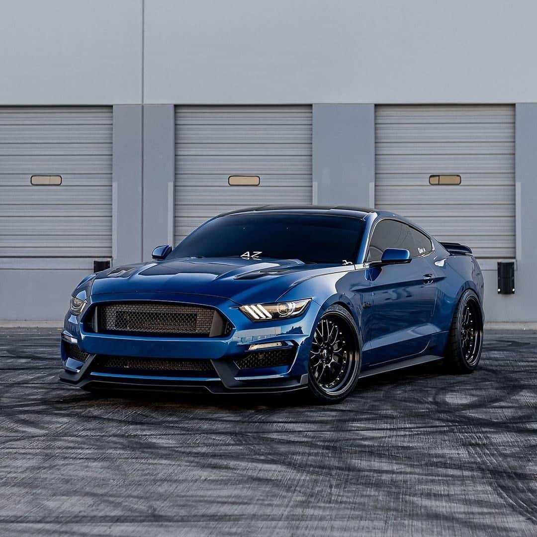 Fordさんのインスタグラム写真 - (FordInstagram)「We may or may not have left those tire marks.​ 📷 Sergio L. + Josh R.​ . #Ford #FordMustang . Aftermarket accessories shown.」11月13日 2時00分 - ford