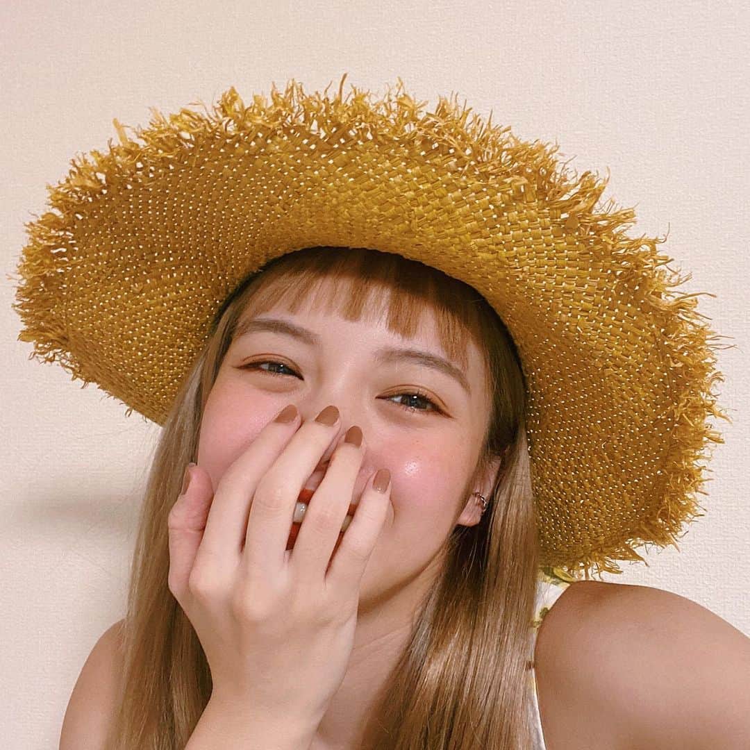 福地夏未のインスタグラム：「🌈  夏の金髪が懐かしい！！ しばし金髪は休憩かなと思っている。多分。笑 _ #金髪 #ブロンドヘアー #眉上 #ケアが大変なのよ #かわいいんだけど #summer #shooting #smile #make #hair」