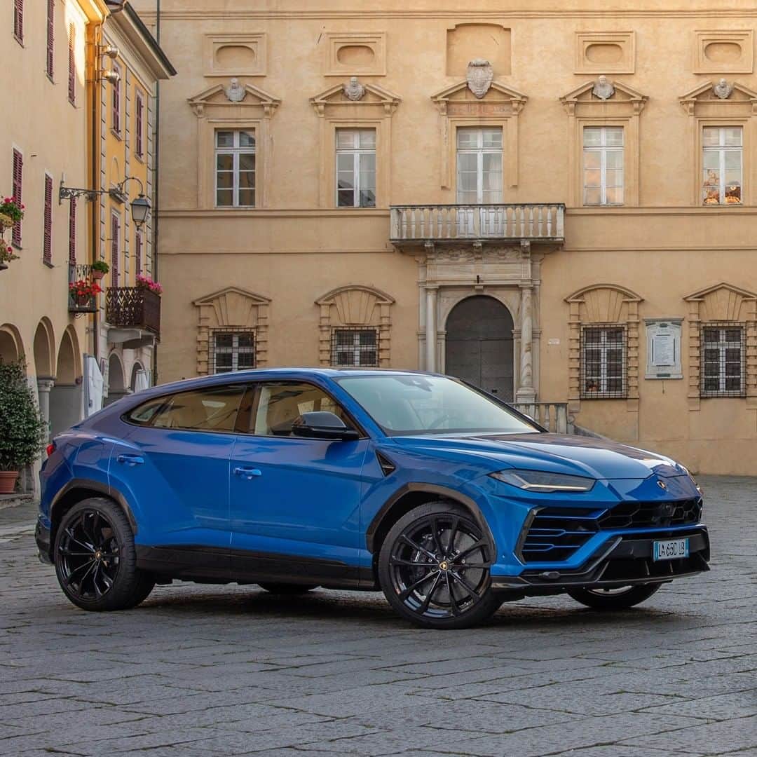 ランボルギーニのインスタグラム：「Attitude or passion?  That’s the question, when you have to choose between Urus and Huracán EVO Spyder. Which one would you pick?  #Lamborghini #Urus #HuracanEVOSpyder #UnlockAnyRoad #EveryDayAmplified #LamborghiniVersus」