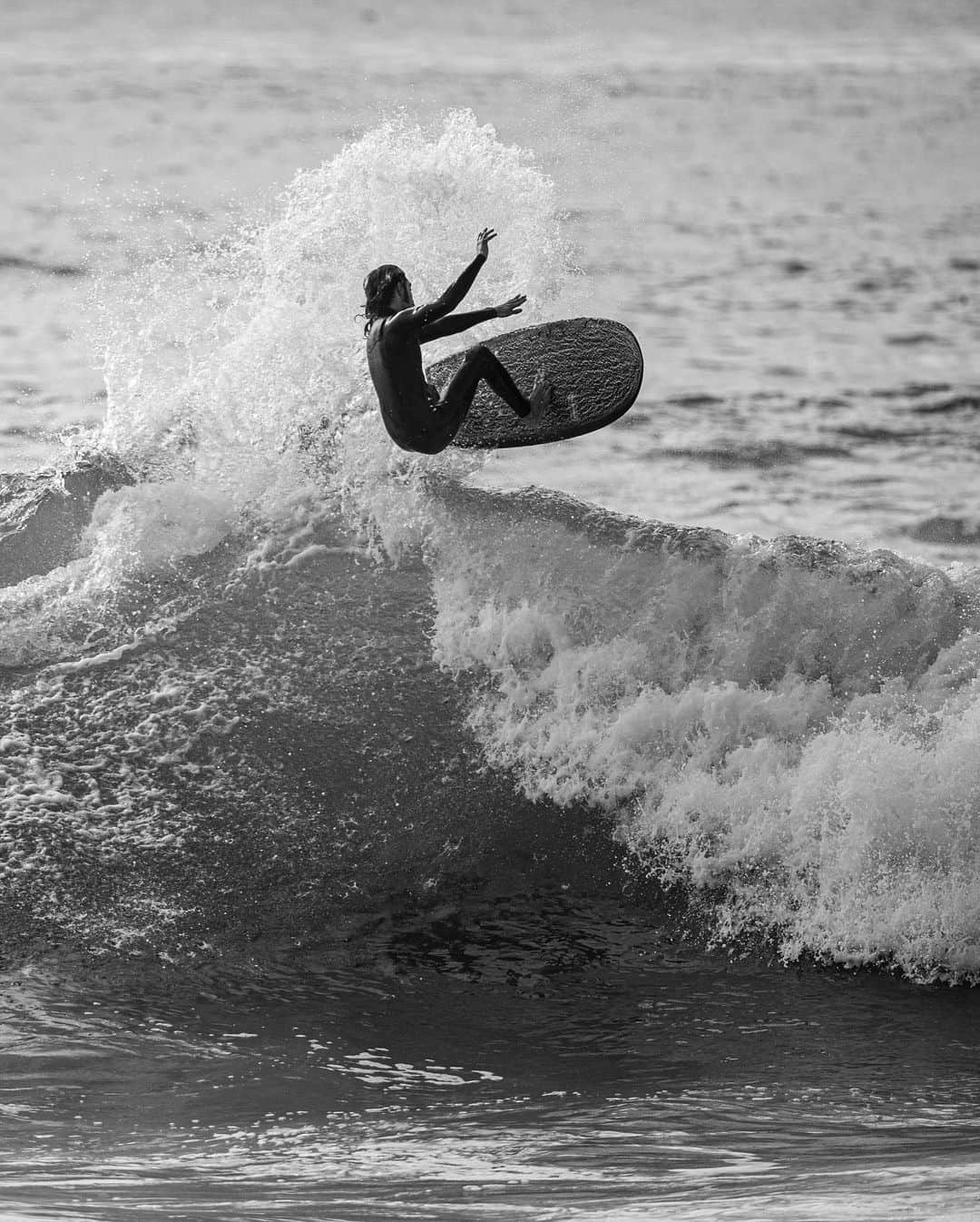 クイックシルバーさんのインスタグラム写真 - (クイックシルバーInstagram)「Surfboards make us happy. @andynieblas, spending quality time with two good friends in his new LTD wetsuit.」11月13日 2時01分 - quiksilver