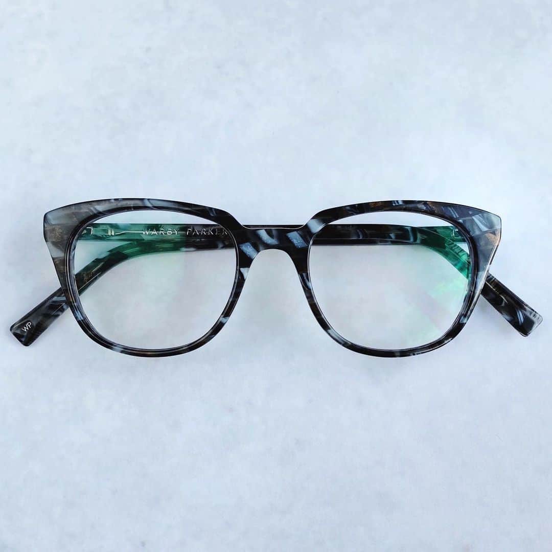 のインスタグラム：「This one is for all the Chelsea fans out there ⬆️😍 We made Chelsea in a brand new color: Striped Marble! More of our Winter 2020 collection in the link in bio ✨」