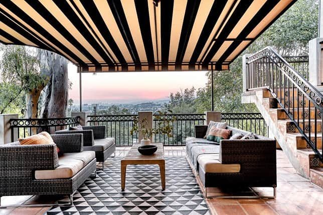 HGTVさんのインスタグラム写真 - (HGTVInstagram)「Say hello to this stunning Hollywood sunset. 🌅 😍 Sold by the view of Hollywood Boulevard, this homeowner decided to undertake a major renovation to restore this Spanish-style Hollywood home to its original 1935 charm. 🛠 See the full transformation when you visit the photo gallery at the link in our profile. 🔝 📸⁠⠀ ⁠⠀ #hollywood #hometour #design #interiordesign #fixerupper #renovation #glam #architecture」11月13日 2時04分 - hgtv