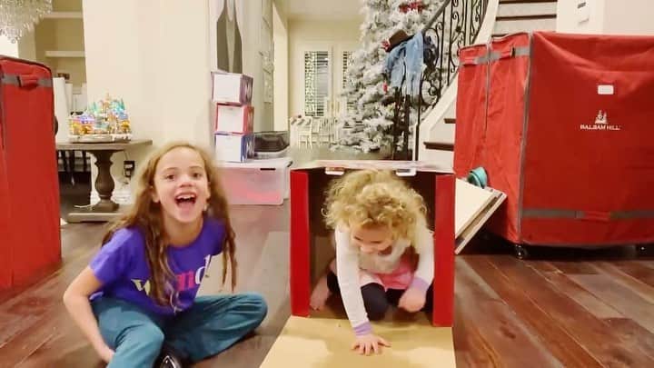 A.J.のインスタグラム：「The holiday season is almost here! Ava got an early Xmas gift and she loves it. 😂」