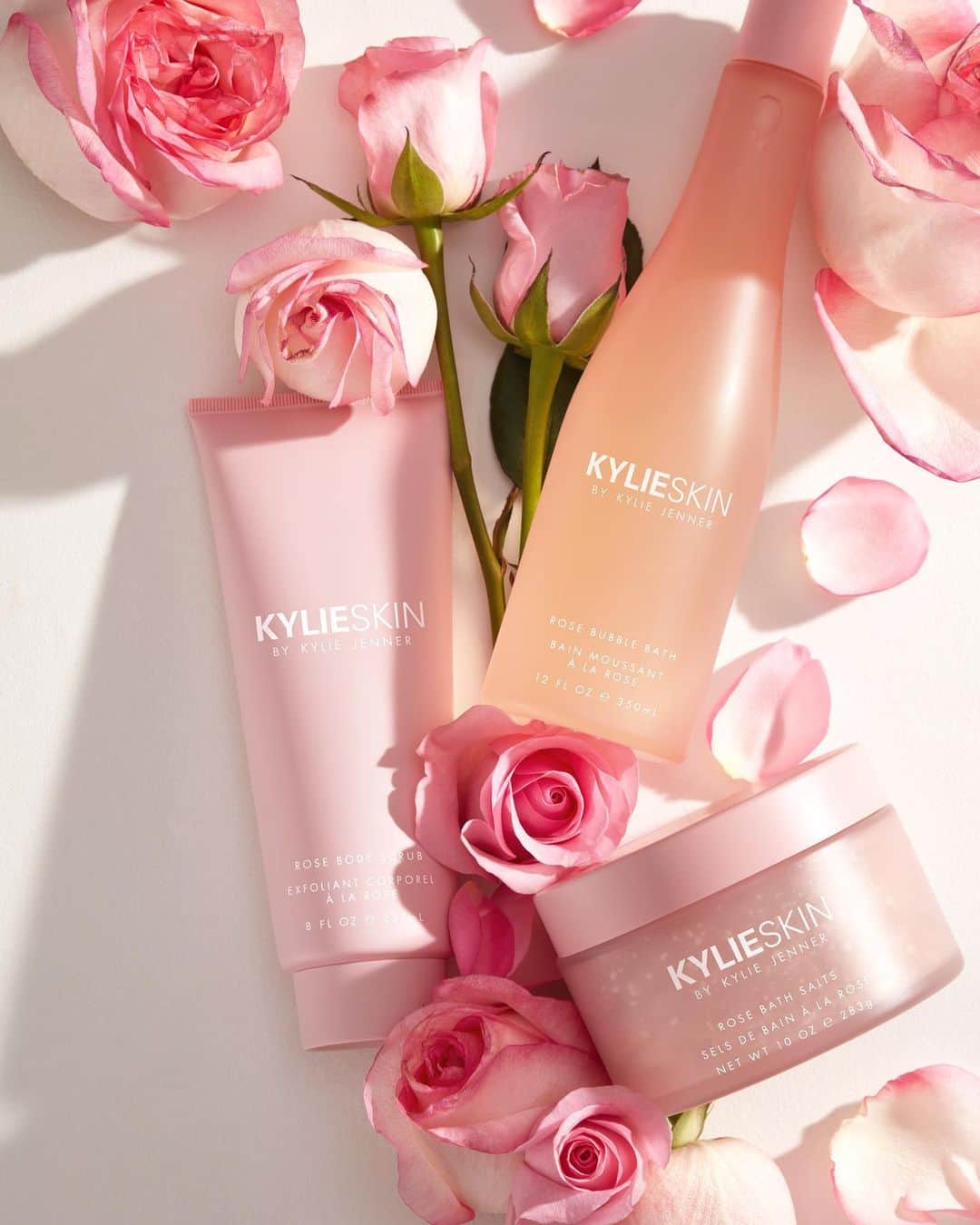 クリス・ジェンナーさんのインスタグラム写真 - (クリス・ジェンナーInstagram)「Rose Bath is LIVE!!! Kylie’s limited edition, Rose Bath Collection is available to shop on kylieskin.com🌹🛁 Hurry before it sells out! @kyliejenner @kylieskin #proudmama」11月13日 2時15分 - krisjenner