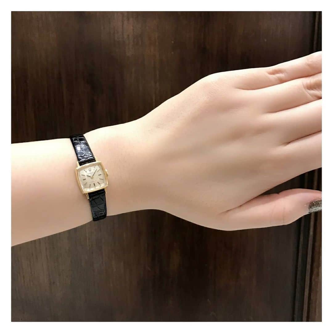 HIROBさんのインスタグラム写真 - (HIROBInstagram)「-名古屋タカシマヤゲートタワーモール店-  10%off Campaign☆本日からスタート☆  店内のヴィンテージウォッチや、 HIROBセレクトのトレンドウォッチが、 本日から10%OFFでお求め頂けます。 ※一部除外品あり  Vintage ROLEX(18K) ￥280,000+tax →￥252,000+tax  是非、この機会にお立ち寄り下さいませ。  TEL:052-589-8937  #hirob　 #hirobnagoyatgm　 #baycrews　 #watch　 #rolex #vintagewatch﻿ #vintage #antique #morellate﻿ #cassis﻿ #ヴィンテージショップ　 #ベイクルーズ　 #ロレックス #アンティークウォッチ #時計﻿ #ヒロブ」11月13日 2時09分 - hirob.jp