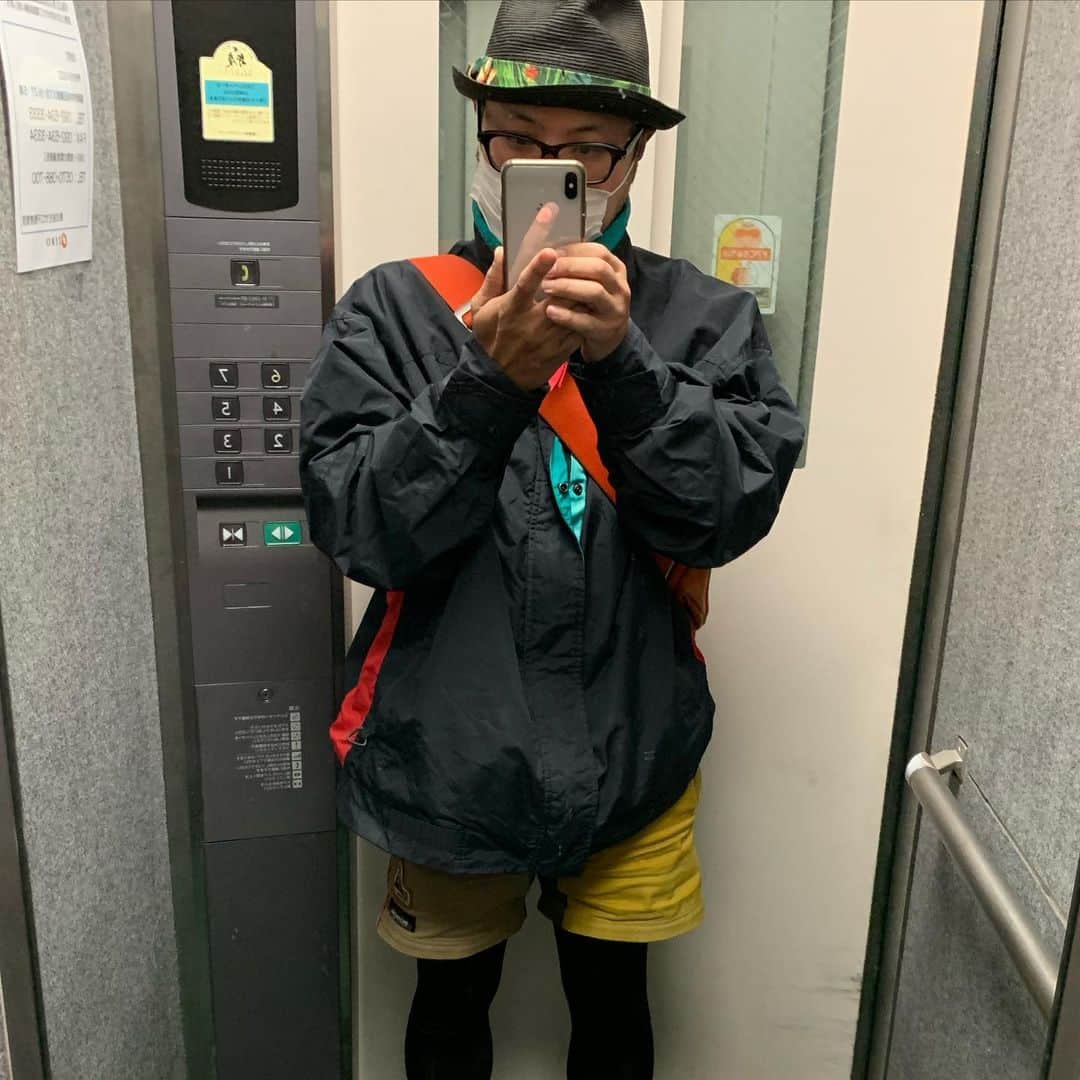 のインスタグラム：「知らないおばちゃんに、たまねぎ剣士みたい！って言われた、本日の服装。  #たまねぎ剣士」