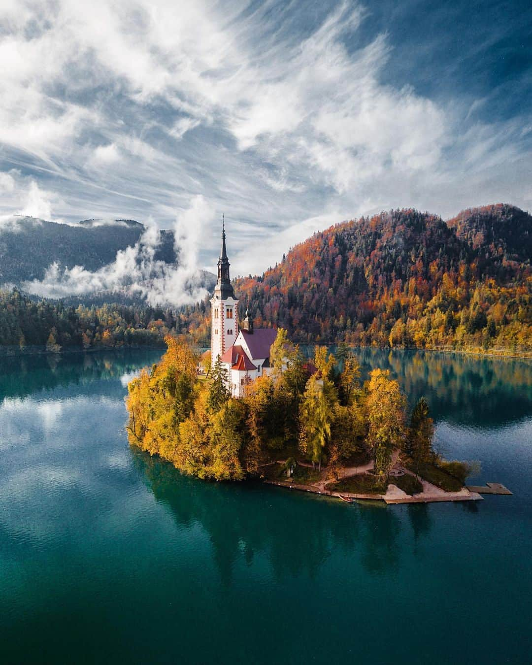 PolarProさんのインスタグラム写真 - (PolarProInstagram)「Photo of the Day: Fall vibes at the stunning Bled Lake in Slovenia  Shot on #DJI #Mavic2Pro #CinemaSeries 📸: @thismattexists」11月13日 2時17分 - polarpro