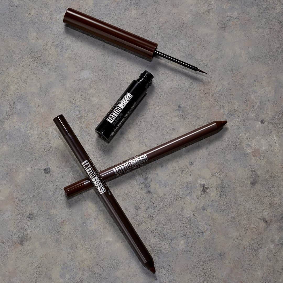 Maybelline New Yorkさんのインスタグラム写真 - (Maybelline New YorkInstagram)「We love black liner but brown liner is our go-to for a natural, fresh-faced finish. 🤎 Our tattoo studio rich browns collection is available in liquid ink liner in ‘rustic brown’ and gel pencils in ‘smooth walnut’ and ‘bold brown’. Which finish do you prefer? 👀 #mnyliner」11月13日 2時25分 - maybelline