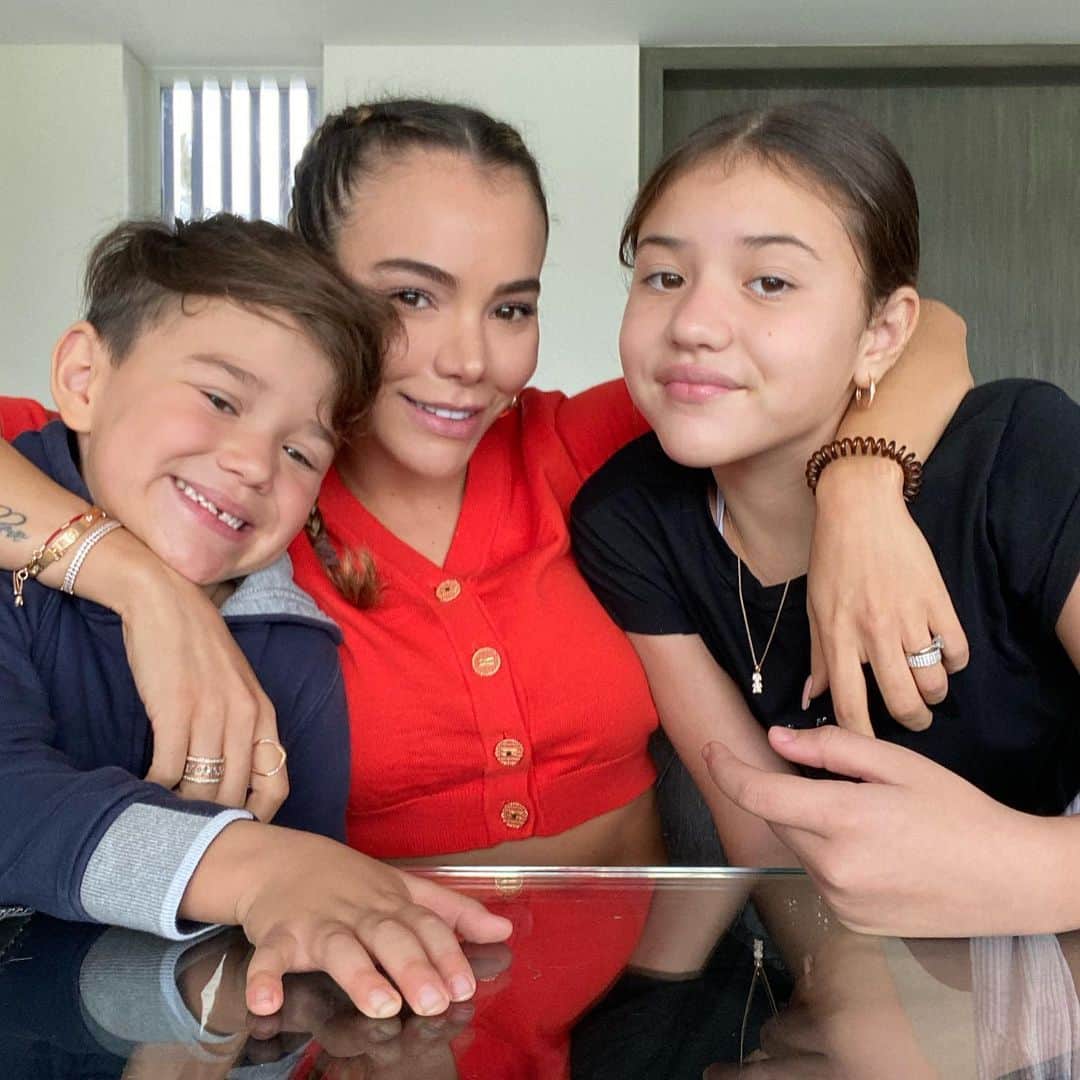 ジェシカ・スターリングのインスタグラム：「Con ellos todo tiene sentido❤️」